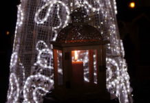 Meggyulladt az első adventi gyertya a Casalgrande téren