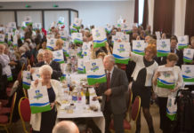 A járvány miatt változik az időseknek szánt karácsonyi csomag átadása