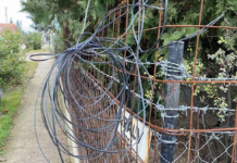 Kábel szakadt az autóbuszra a Zápolya utcában