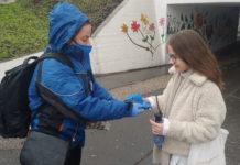 Maszkosztással népszerűsítették az egyiptomi vagonok gyártását a gyártelepi állomásnál