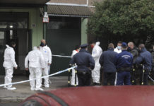 Sérelemdíjat kér a rendőröktől az őrjöngőtől megmentett újpesti család