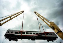 Így pakolták ki a dunakeszi vasúti kocsikat Egyiptomban