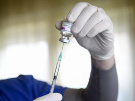 Kötelező védőoltások beadását pénzért igazolta hamisan egy gyermekorvos és asszisztense