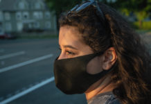 Reggeltől már a házból sem léphet ki maszk nélkül