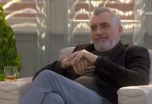 Kaszás Géza a dunakeszi Duna-parton kérleli az embereket