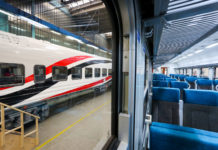 Felgyorsítják az egyiptomi vasúti kocsik gyártását Dunakeszin