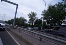 Hatalmas dugó: több jármű karambolozott az M3-as fővárosi, bevezető szakaszán