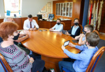 Az új dunakeszi gimnáziumokról is beszélgetett a 100 éves iskola diákjaival a polgármester