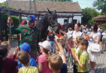 Júniusban jöttek Dunakeszire az áprilisi huszár hősök