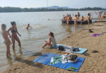 Különleges, sárga mellényes strandolást ajánlanak