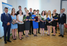 Tucatnyi elismerést adtak át diákoknak, tanároknak