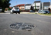 Verőfényben adták át hivatalosan a csapadékvíz-elvezetőt a Tóvárosnál