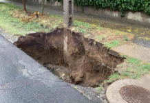 Így terelik el a forgalmat a Fóti útról a hatalmas gödör miatt