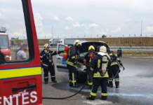 Az M2-es benzinkútjánál égett egy autó