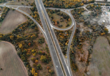 Döbbenetes videó, avagy miért hajt az autósok egy része szembe a forgalommal a sztrádán?