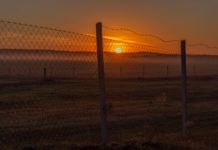 Felhúztak egy fájó kerítést a repülőtérnél