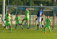 Botrányos meccset játszottak labdarúgóink a rivális ellen, a bíró megkedvelte a piros színt