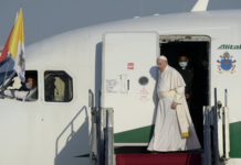 A pápa gépe leszállt Ferihegyen