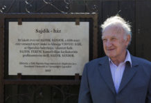 Pom Pom atyjának családja emléktáblát kapott Dunakeszin