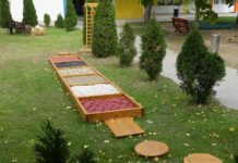 Mezítláb a parkban, avagy különleges ösvényt kapott egy dunakeszi óvoda