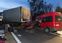 Teherautóba rohant egy kisbusz az M1-esen, 5-en meghaltak