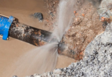 Csőtörés a Tisza utcában, pár órán át nem lesz víz a környéken