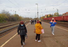 Az oltás megvéd, de lehet, hogy hazudnak – vélemények a vonaton a kötelező maszkhasználatról