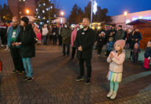 Örömtánc és adventi gyertyagyújtás a Casalgrande téren