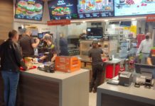 Semmi cicó, csak simán megnyitották Dunakeszi új gyorséttermét