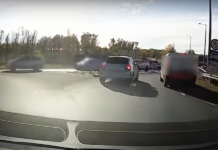 Egy furgonosnál elgurult a gyógyszer az egyik dunakeszi körforgalomnál