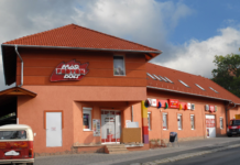 Hajnal 3 körül törtek be egy közismert dunakeszi boltba