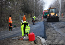 Új aszfaltot kap a Tőzegtavi út legkritikusabb szakasza