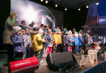 Meggyújtották a lila gyertyát is a Casalgrande téren