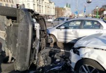 Még a járdán is roncsok voltak – segítséget kér az újpesti tömegkarambol dunakeszi elszenvedője