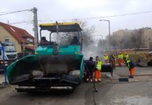 Két napon át aszfaltoztak a Kiserdő utcában