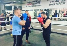 Fizettek, hogy egymást üthessék, az önkormányzat két munkatársa fontos ügy miatt lépett ringbe