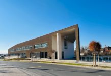 A Bárdos iskola visszakaphat egy épületszárnyat, hamarosan beköltöznek az új kormányzati épületbe Dunakeszin