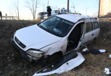 Halálos baleset a 2102-es úton, árokba rohant egy autó, a dunakeszi rendőrök vizsgálják az eset