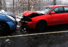 Szemben egymással, baleset az M2-es melletti csúszós úton