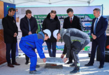 Mintha amerikai filmekben lennénk, letették a dupla gimnázium alapkövét, a dunakesziek üzentek a 2025-ös tanévre