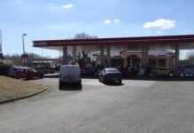 Sor van, tömeg nincs a dunakeszi benzinkutakon