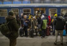 Kiürítették a Nyugati pályaudvart, új helyen fogadják a menekülteket