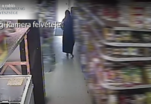 Videón, ahogy a rablóra rázárja az eladó az üzletet, vádat emelt a dunakeszi ügyészség