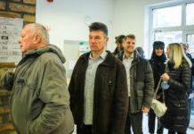 Dióssi Csaba is beállt a sorba, szavazott a polgármester