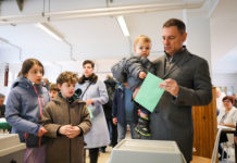 Jönnek az eredmények Dunakesziről, Tuzson Bence vezet, cikkünk folyamatosan frissül!