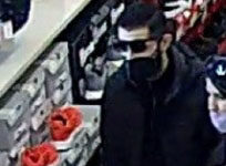 Lopni, cipőt mentek lopni