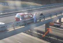 Videón, ahogy egy nőt megmentenek a dunakeszi közutasok, már épp ugrani készült