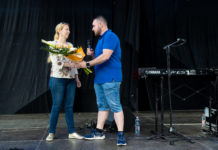 Csokor az anyák napjára a színpadon