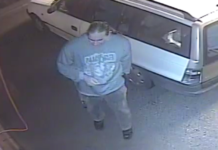 Ezt a férfit égre-földre keresik a dunakeszi rendőrök, rátámadt egy autómosóra