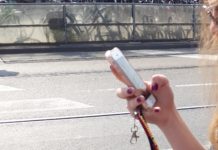 Sejti, hogy a fiatalok mennyit lógnak a neten naponta, döbbenetesen sokat, ez már függőség